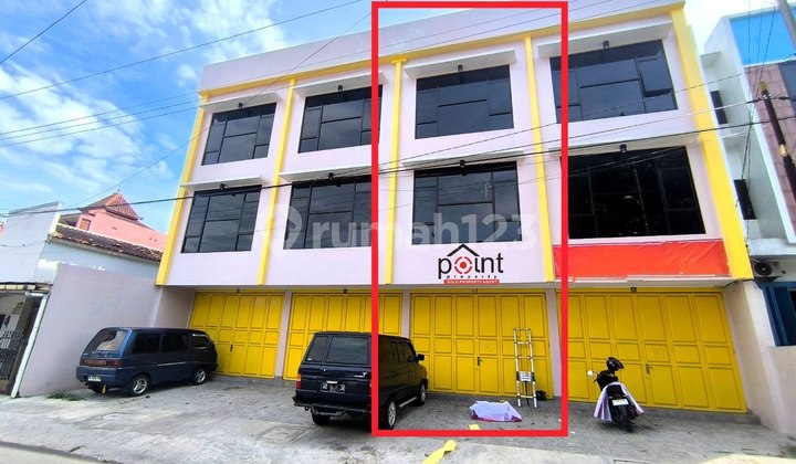 3-Story Shophouse in Solo City Strategic Location in Surakarta
