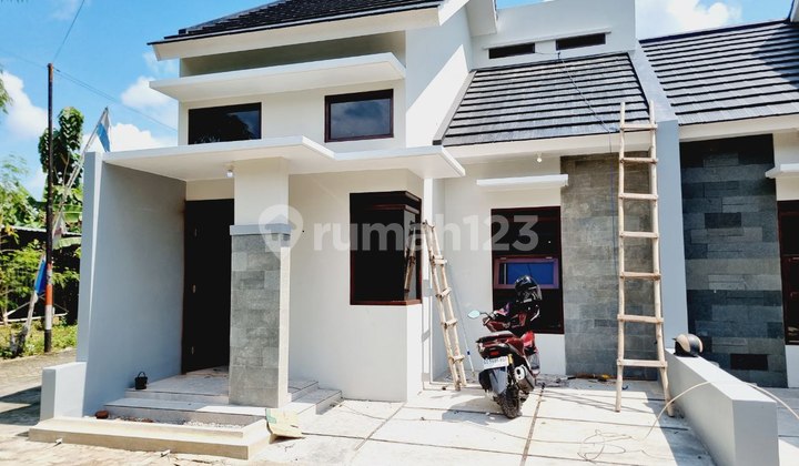 Rumah Cantik 1.5 Lantai Finishing Di Perum Ndibal 1