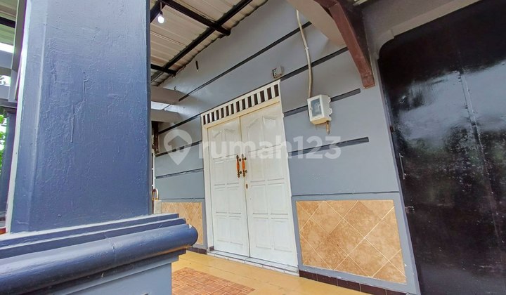 Nice 1.5-Story House Near Unisri Campus Nice 1.5-Story House Near Unisri Campus