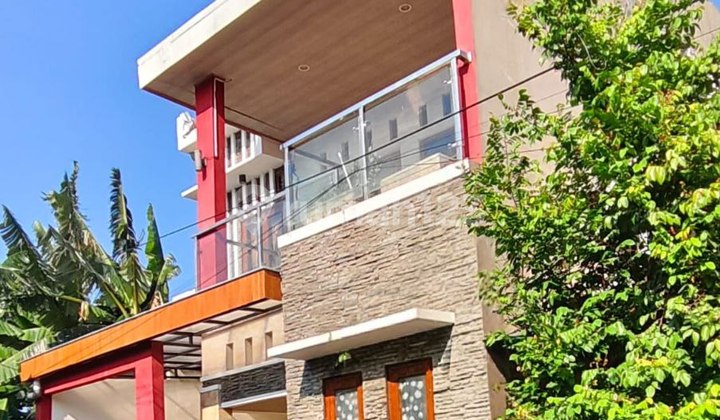 Rumah Nyaman 2 Lantai Strategis Di Makam Haji 2