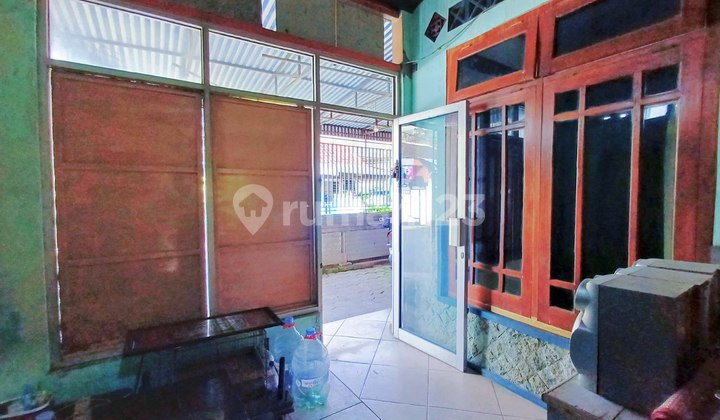 Nice House in the City Center Near Solo Square Mall