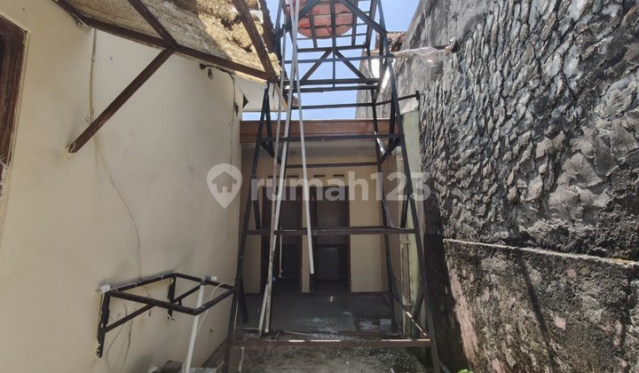 Classic Colonial Spacious Strategic House (Land Only Calculation) 2