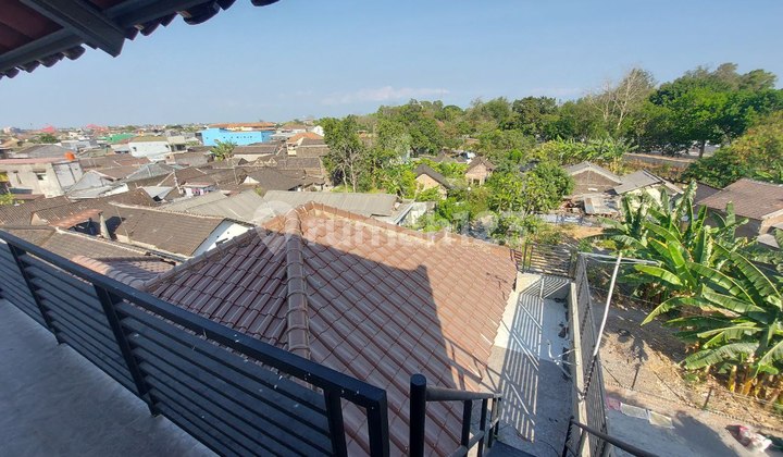 Rumah Cantik 2 Lt Terawat Dekat Stadion 2