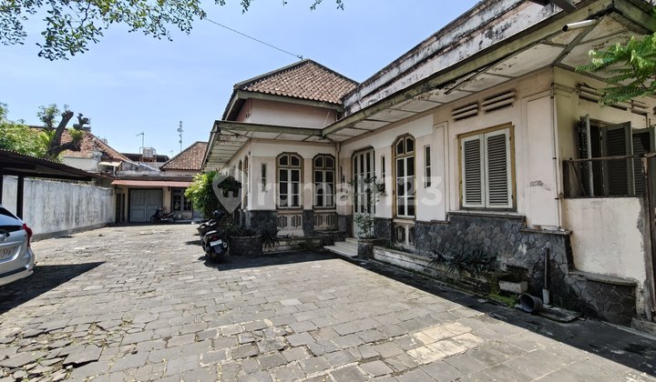 Rumah Luas Klasik Kolonial Strategis (hitung Tanah Saja)
