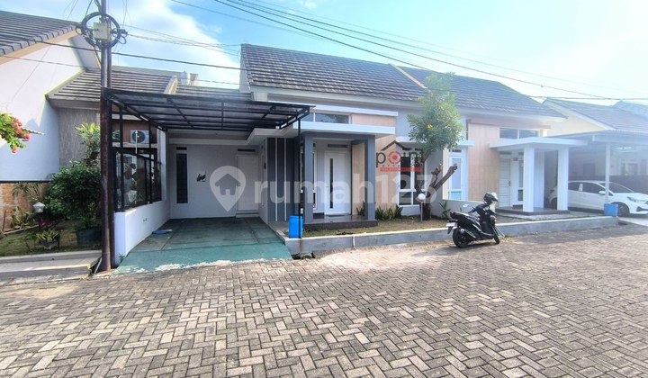 1 Unit Ready House In Exclusive Comfortable Cluster Near Solo. 2