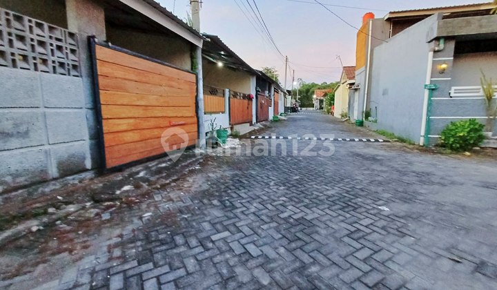 Nice House Near Adi Sumarmo Airport Colomadu 2