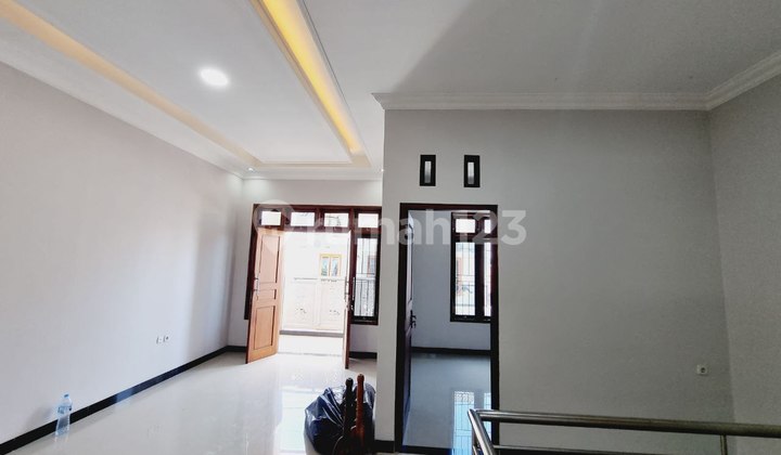Rumah Cantik 2 Lantai Di Perumahan Sukoharjo 2