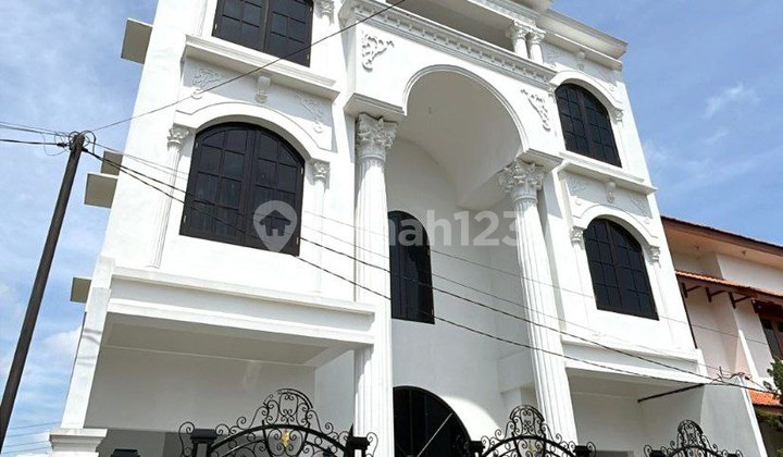 Rumah dan Kost Aktif 3 Lantai Desaine Modern Clasic