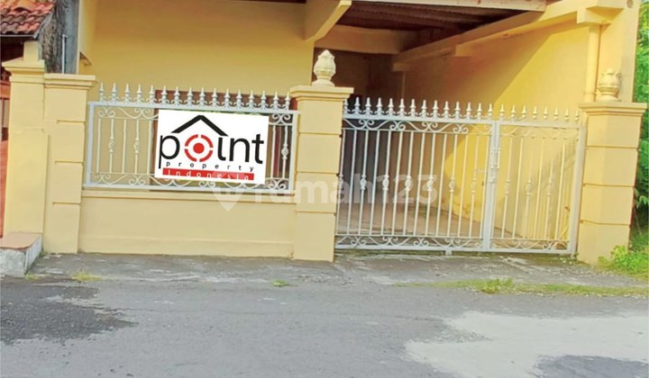 Strategic House Suitable for Business and Residence