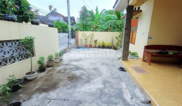 Good Secondhand House Near Adi Sumarmo Airport 2