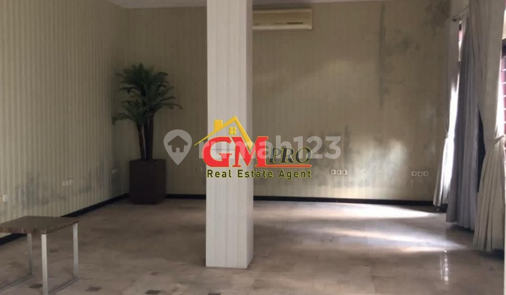 THREE-STORY HOUSE IN SITUSARI BUAHBATU, BANDUNG CITY THREE-STORY HOUSE IN SITUSARI BUAHBATU, BANDUNG CITY