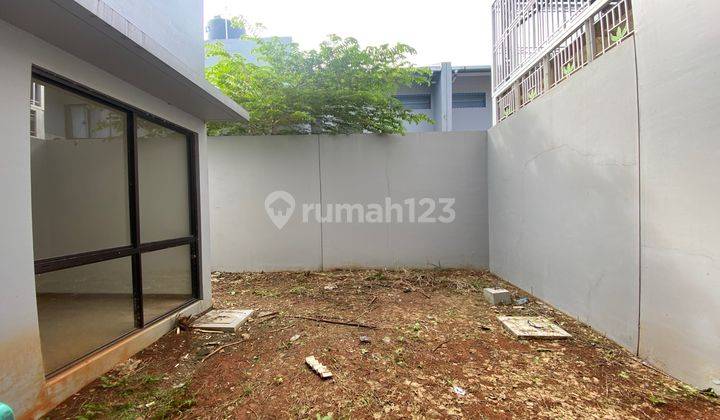 Dijual Rumah Suvarna Sutera Cluster Dakota Samping Kolam Renang  2