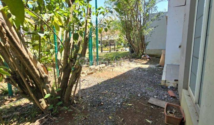 Rumah Hoek Taman Hadap Selatan Di Kota Baru Parahyangan 2