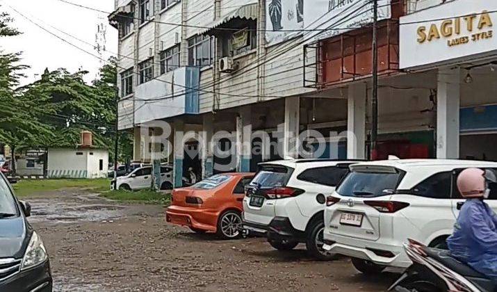 RUKO GANDENG  4 PINTU 3 LANTAI DI SEBERANG ULU