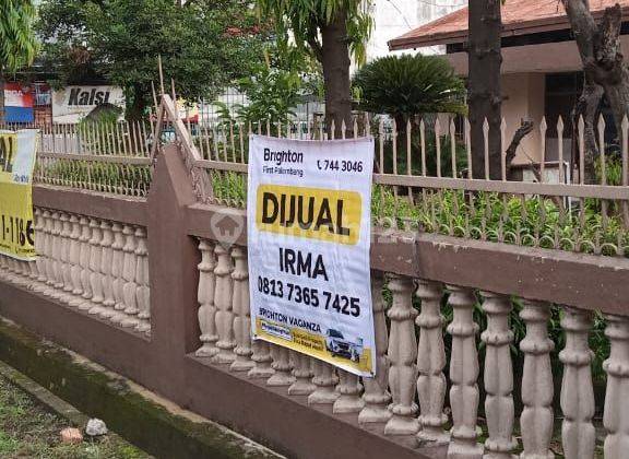 Rumah Satu Lantai Di Tepi Jalan Raya Halaman Luas Pusat Kota 1