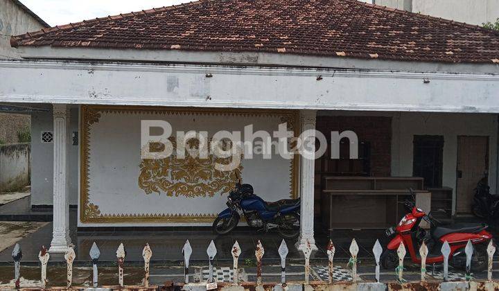 RUMAH BESAR DI TEPI JALAN UTAMA TENGAH KOTA 1