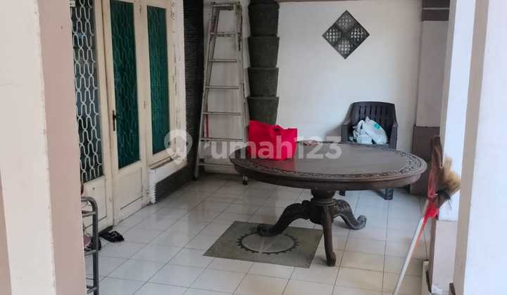 Dijual Rumah Tengah Kota di Jl Cempaka Surabaya Pusat Dijual Rumah Tengah Kota di Jl Cempaka Surabaya Pusat