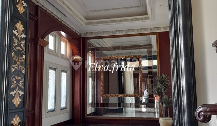 Dijual Rumah Mewah Strategis di Pakuwon Indah Surabaya