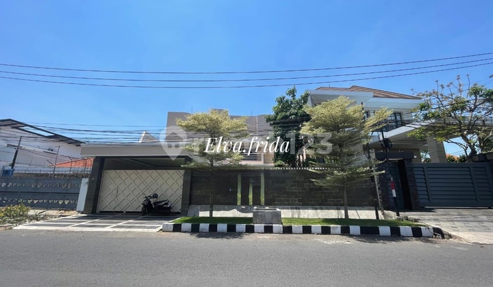 Dijual Rumah Mediterania Mewah di Jl Argopuro Surabaya Pusat