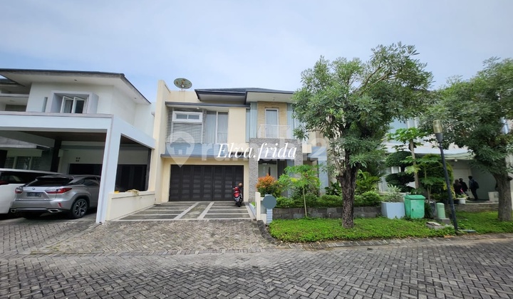 Dijual Murah Rumah Ada Kolam Renang di Royal Residence Wiyung Surabaya