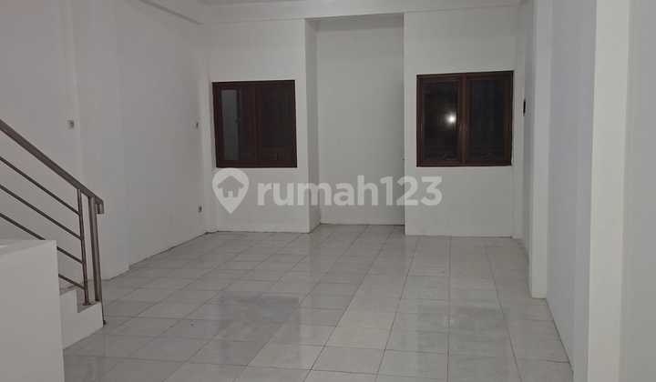 For Sale Cheap Strategic Shop House on Jl Genteng Besar Surabaya Center For Sale Cheap Strategic Shop House on Jl Genteng Besar Surabaya Center