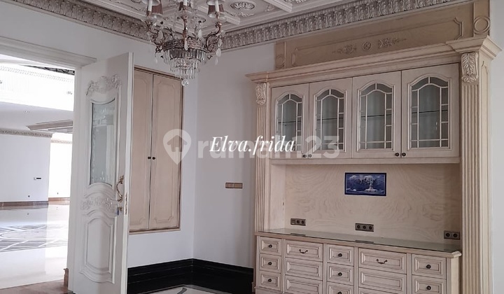 Dijual Rumah Mewah Strategis di Pakuwon Indah Surabaya 2