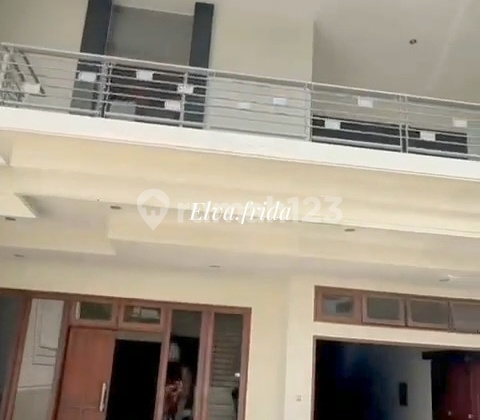 For Sale Well-Maintained House on Jl Embong Kenongo, Central Surabaya 2