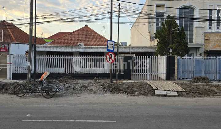 Dijual Rumah Hitung Tanah di Jl Kartini Surabaya Pusat