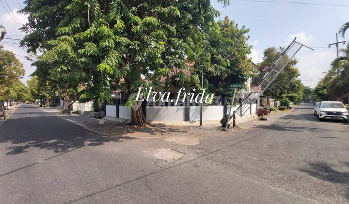 Dijual Cepat Rumah Hook Pusat Kota di Jl Cipunegara 2