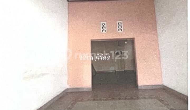 Strategic House for Sale on Jl Trunojoyo, Central Surabaya Strategic House for Sale on Jl Trunojoyo, Central Surabaya