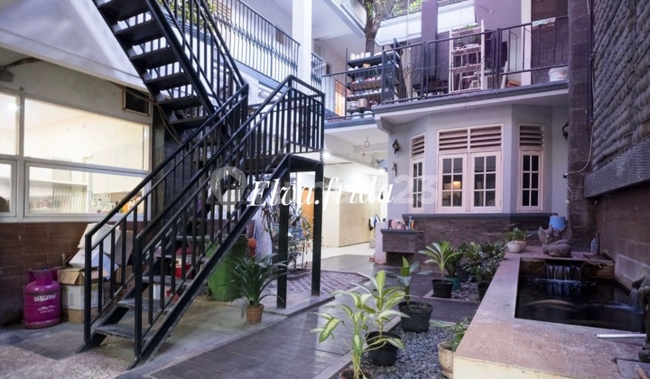For Sale House on Trunojoyo Street, Central Surabaya 2