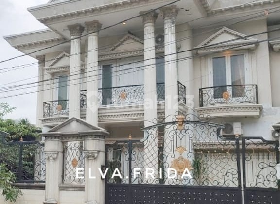 Dijual Rumah Mewah Kolam Renang di Gayungsari Barat Surabaya