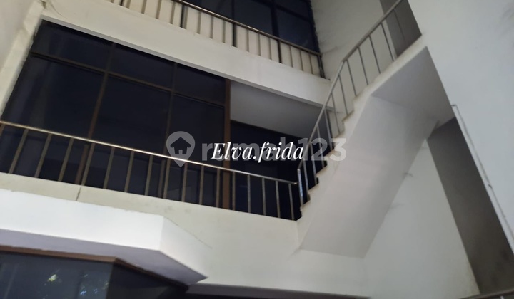 Cheap Building for Sale on West Perak Street, North Surabaya