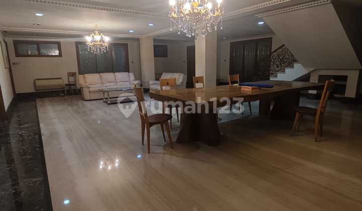 Dijual Rumah Jl Progo Lantai Marmer, Full Furnish, Surabaya Pusat 2