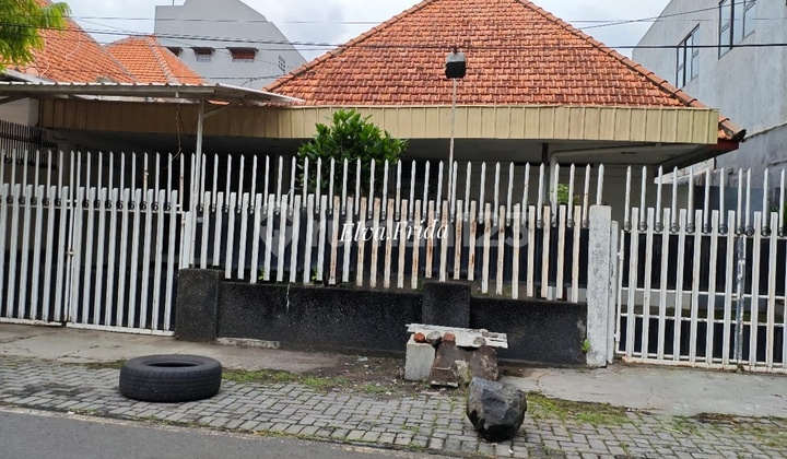 Dijual Rumah Hitung Tanah di Jl Cipunegara Surabaya Pusat Dijual Rumah Hitung Tanah di Jl Cipunegara Surabaya Pusat