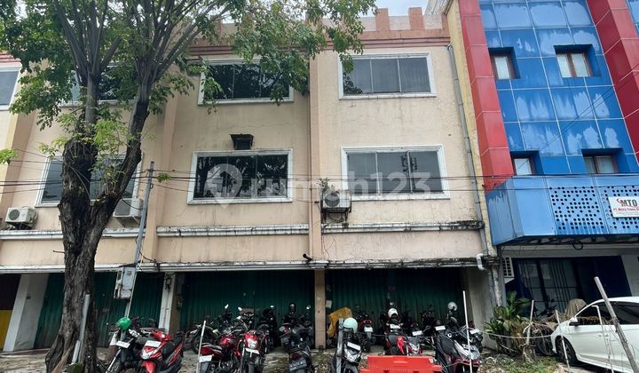Cheap Shop House for Sale on Jl Manyar Kertoarjo, Surabaya 1