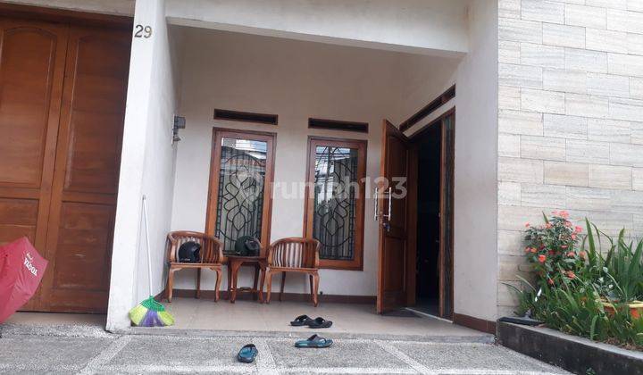 Rumah 2 Lantai Bagus Full Furnished SHM di Jl Cikutra Barat, Bandung