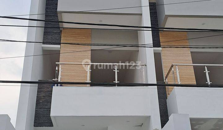 Rumah Baru dan Bagus 3.5Lantai di Jelambar Baru, Jakarta Barat  1