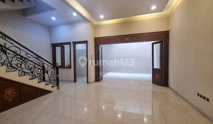 Rumah Cantik 2.5Lantai di Puri Indah, Kembangan, Jakarta Barat  2