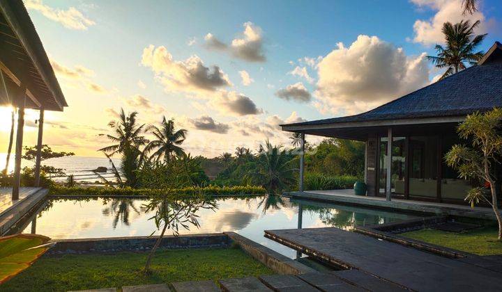 Di jual Luxury villa beach front tabanan Bali memiliki view emazing dan jarang ada.  2