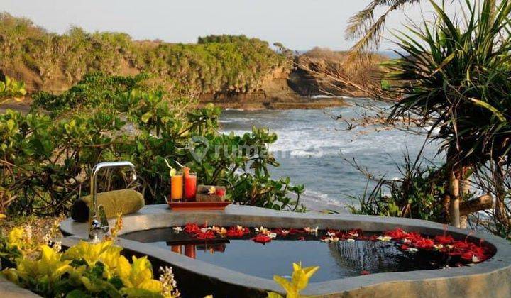 Di jual Luxury villa beach front tabanan Bali memiliki view emazing dan jarang ada.  5