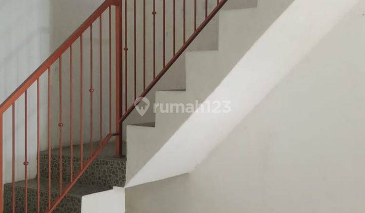 Rumah 2 lantai dalam komplek perumahan 5
