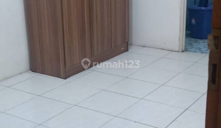 Rumah 2 lantai dalam komplek perumahan 10