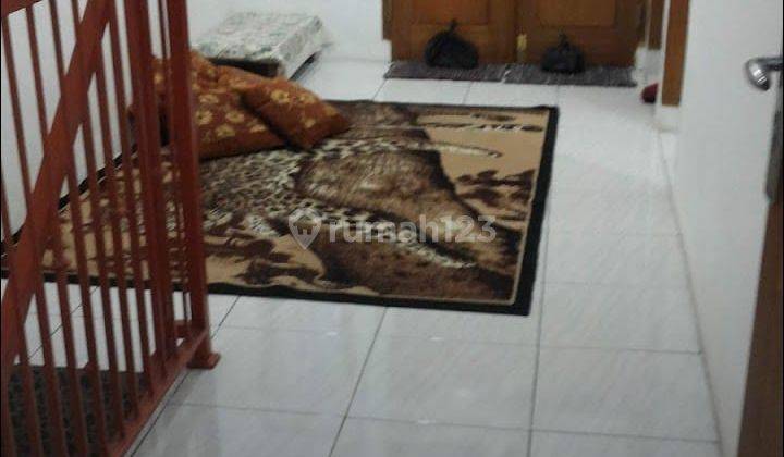 Rumah 2 lantai dalam komplek perumahan 9