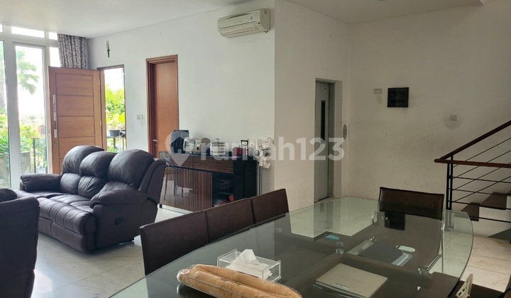 Di Jual Rumah di Springhill Kemayoran Ada Lift Carport 4 Mobil Semi Furnished 2