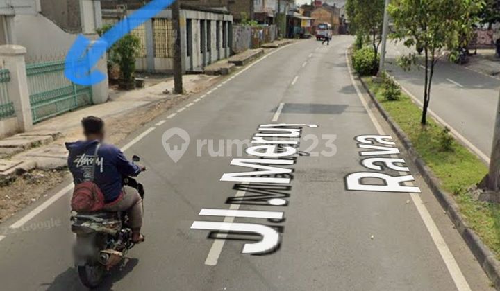 Dijual rumah tua di Meruya daerah pertokoan/perkantoran. Sangat strategis, hitung tanah saja. 1