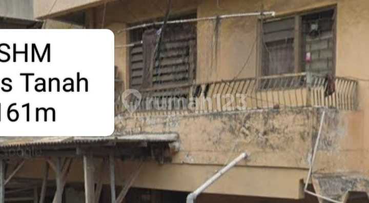 Di jual rumah tua hitung tanah di Mangga Besar cocok untuk kos.