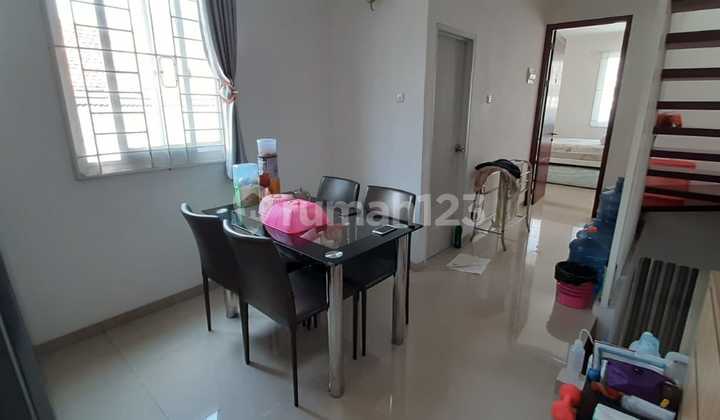 Rumah cantik di Kemayoran Jakarta Pusat., ada garasi mobil. SHM