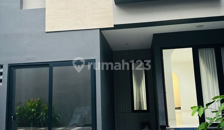 Dijual Cepat Townhouse di Kebon Jeruk, carport 5-6 mobil.Jakarta Barat