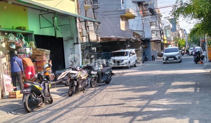 Di jual atau sewa Ruko baru di Pademangan, cocok untuk dagang, lebar 7m.